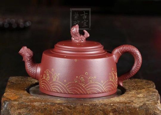 《魚躍龍門》宜興紫砂壺高級工藝美術(shù)師手工禮品茶具底槽青